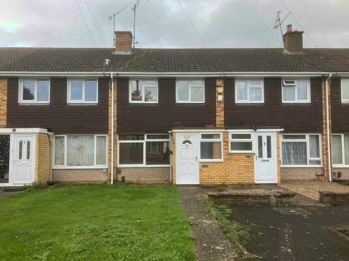 3 Bedroom Town House To Rent In Tupsley Road, Reading, RG1