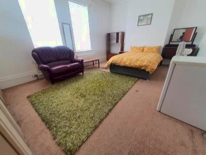 7 Bedroom Semi-Detached House To Rent In Richmond Grove, Victoria Park, Manchester, M13