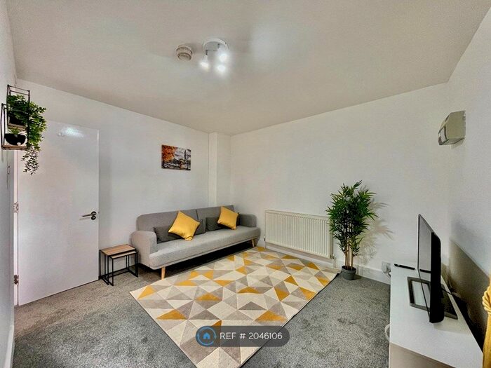 1 Bedroom End Of Terrace House To Rent In York Mews, Ilford, IG1