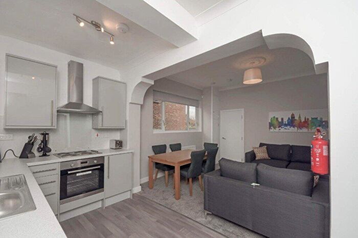 5 Bedroom House To Rent In Lilac Grove, Beeston, Nottingham, Nottinghamshire, NG9