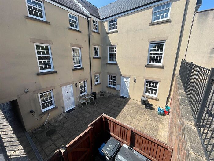 1 Bedroom Flat For Sale In Pithers Court, Crewkerne - No Onward Chain, TA18