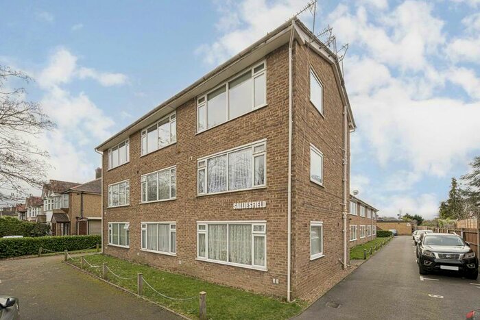 1 Bedroom Flat To Rent In Kneller Road, Whitton, Twickenham, TW2