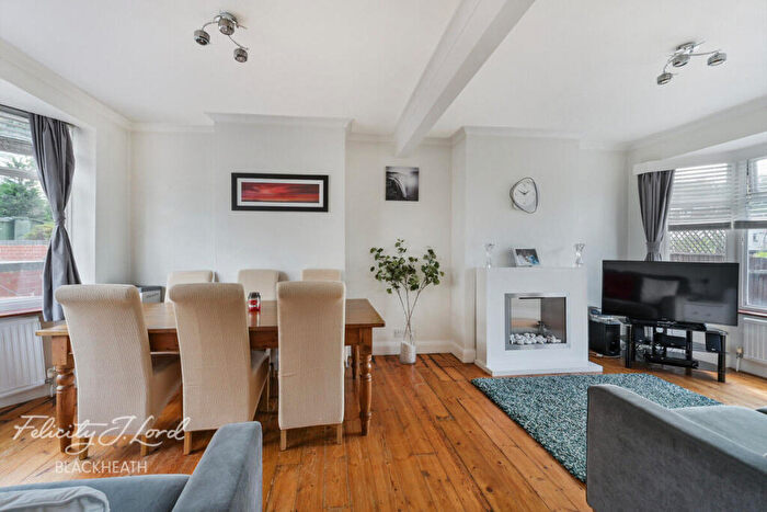 3 Bedroom End Of Terrace House For Sale In Ankerdine Crescent, London, SE18