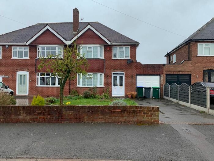 3 Bedroom Semi-Detached House To Rent In Peak House Road, Great Barr, B43