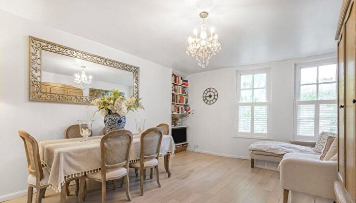 1 Bedroom Apartment For Sale In Navarre Street, London, E2