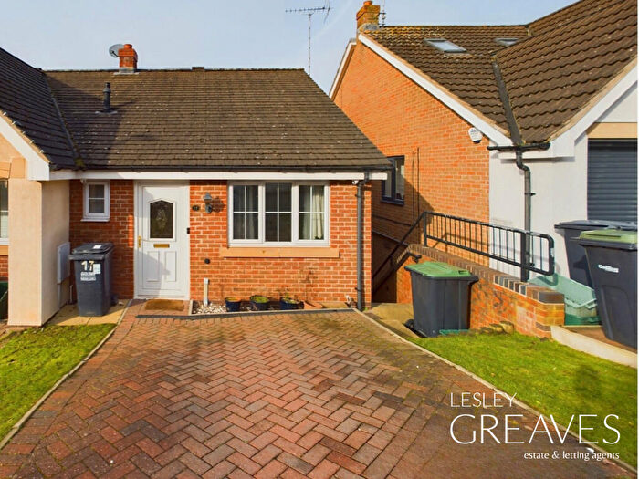 3 Bedroom Semi-Detached House To Rent In Blackthorn Close, Gedling, Nottingham, NG4