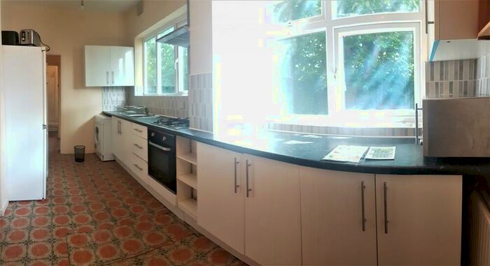 7 Bedroom Semi-Detached House To Rent In Park Range, Victoria Park, M14