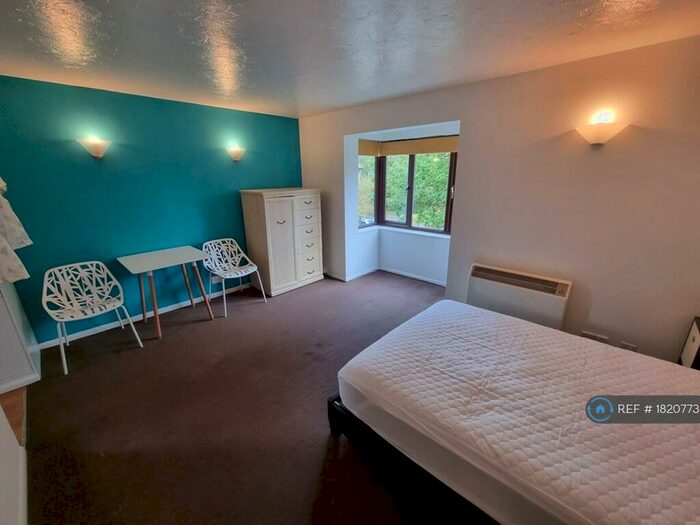 Studio To Rent In Pasteur Close, London, NW9