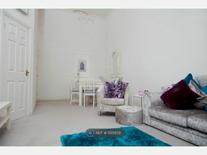 2 Bedroom Flat To Rent In Addison Court, Park Gate, Southampton, SO31