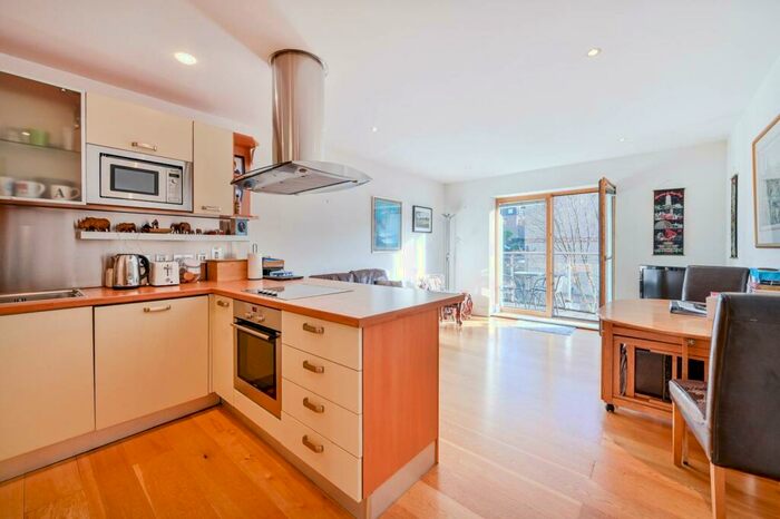 2 Bedroom Flat To Rent In Epsom Road, Guildford, GU1