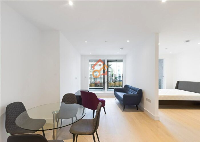 Studio To Rent In The Avenue, London, NW6