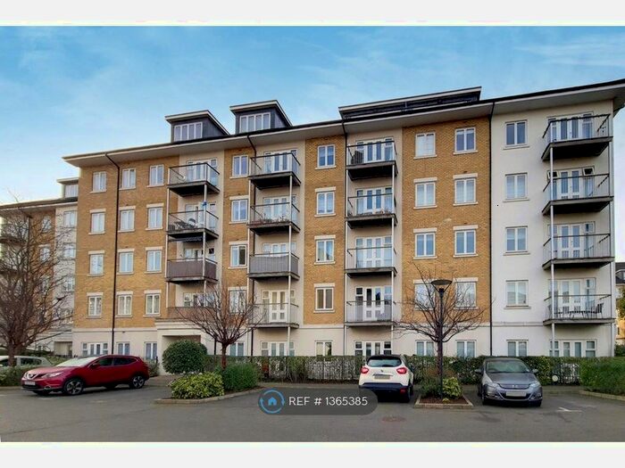 3 Bedroom Flat To Rent In Hurley House, West Drayton, UB7