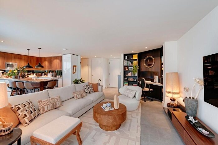 2 Bedroom Flat For Sale In Flower Lane, Mill Hill, NW7
