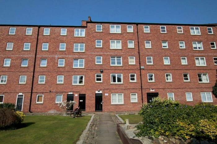 1 Bedroom Flat To Rent In Phoenix House, High Street, Hull, East Riding Of Yorkshire, HU1