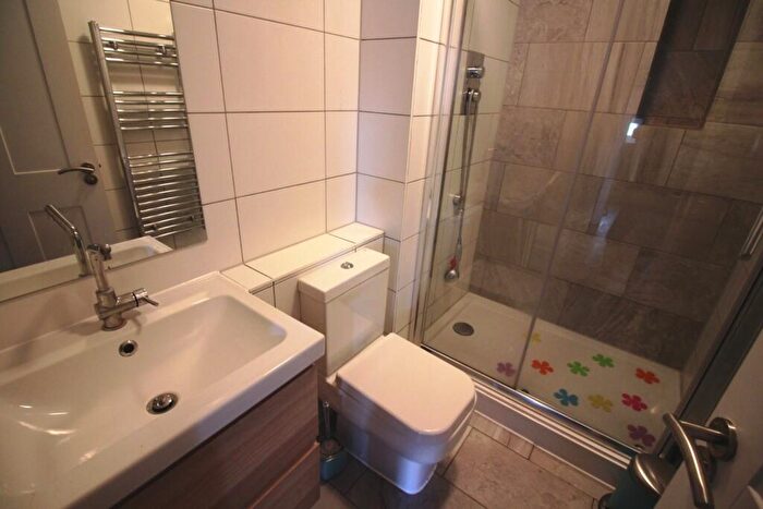 2 Bedroom Apartment To Rent In Howard Gardens, City Centre, CF24