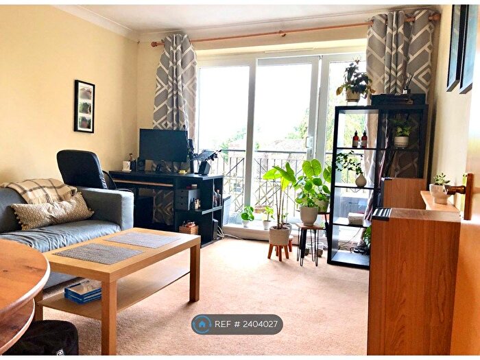 2 Bedroom Flat To Rent In Silkdale Close, Oxford, OX4