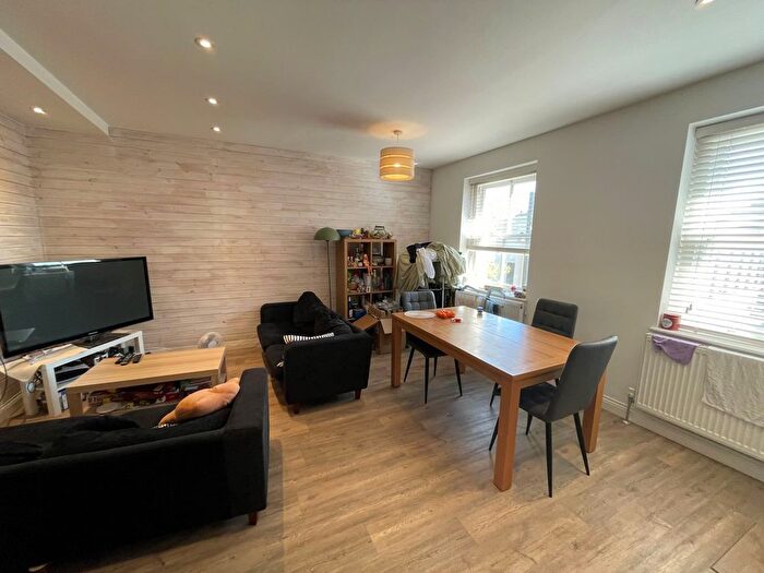 4 Bedroom Flat To Rent In Camden Street, Camden, NW1