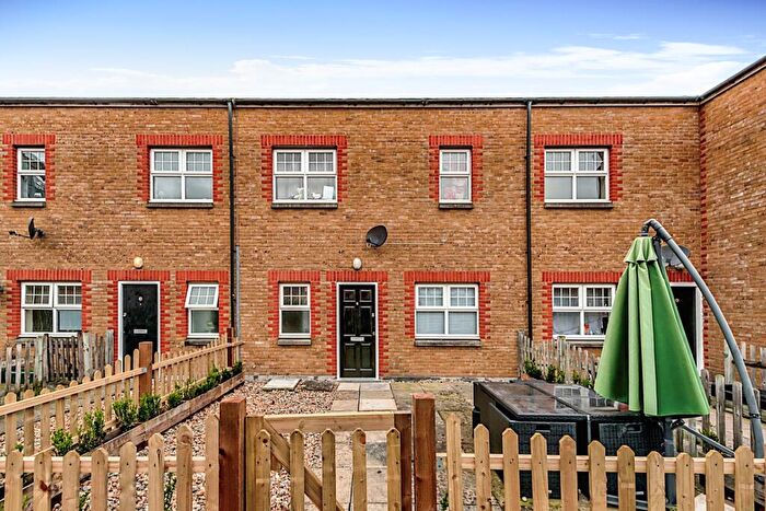 1 Bedroom Apartment To Rent In Marketfield Road, Redhill, RH1