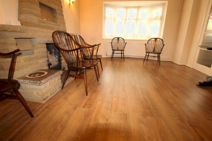 3 Bedroom Detached House To Rent In Dedworth Road, Windsor, SL4