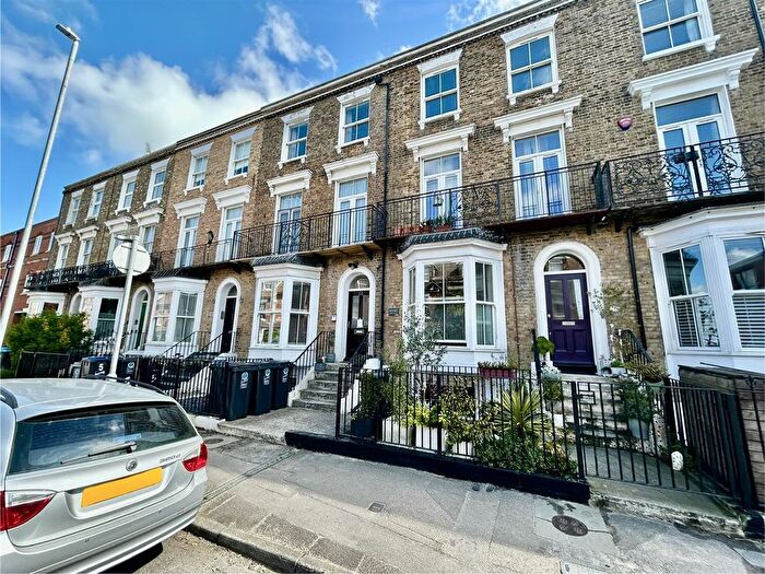 2 Bedroom Flat To Rent In Westbrook Gardens, Margate, CT9