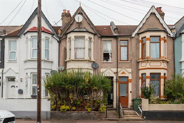 2 Bedroom Flat To Rent In Frith Road, Leytonstone, E11