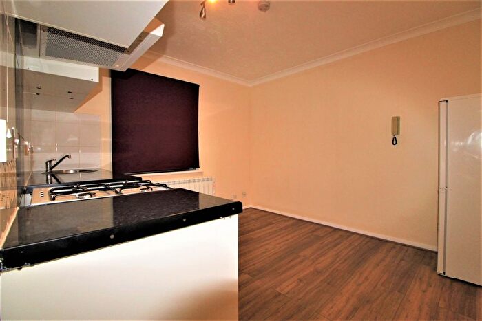 2 Bedroom Flat For Sale In Regents Close, Hayes, Middlesex, UB4