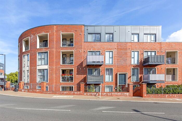 1 Bedroom Flat For Sale In Close To Town, High Wycombe, HP11