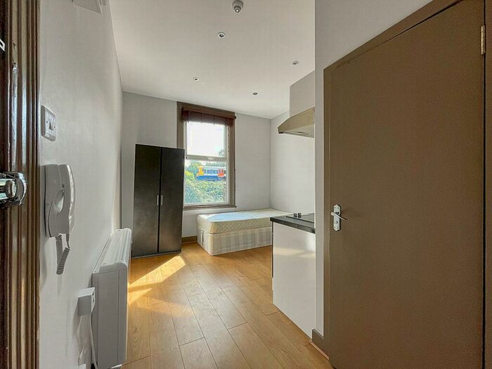 Studio To Rent In Iverson Road, West Hampstead, NW6