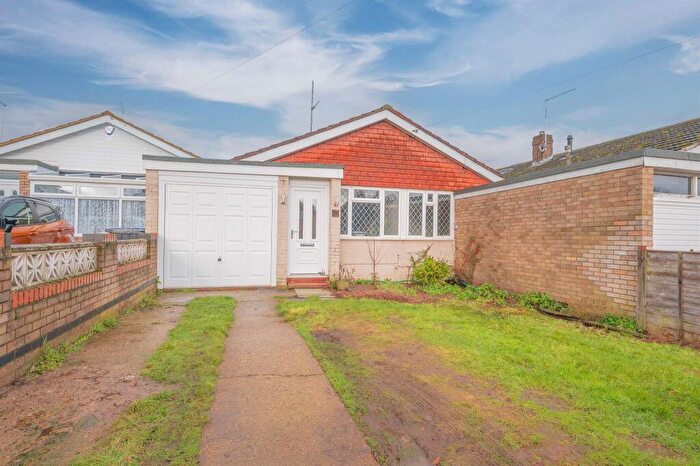 3 Bedroom Semi-Detached Bungalow For Sale In Oak Close, Broughton, Kettering, NN14