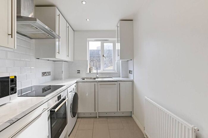 1 Bedroom Flat To Rent In Brixton Station Road, Brixton, London, SW9
