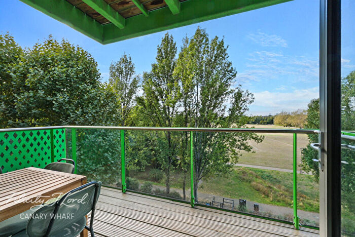 3 Bedroom Flat For Sale In Eden Apartments, Glengarnock Avenue, London, E14