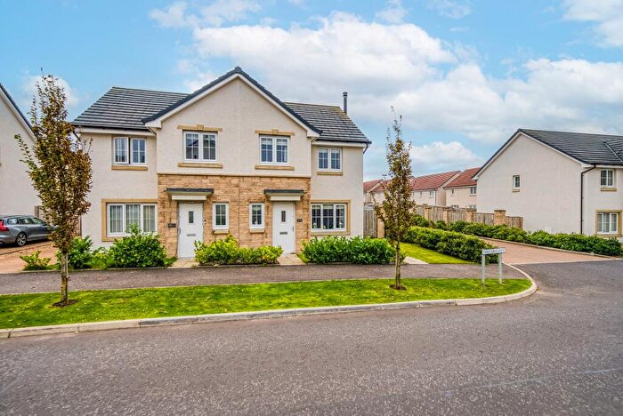 3 Bedroom Semi-Detached House For Sale In Red Burn Wynd, Helensburgh, G84