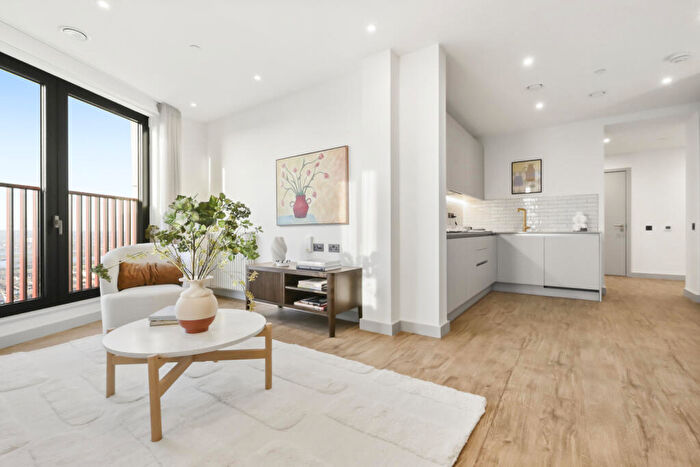 2 Bedroom Apartment To Rent In Selborne Road, London, E17