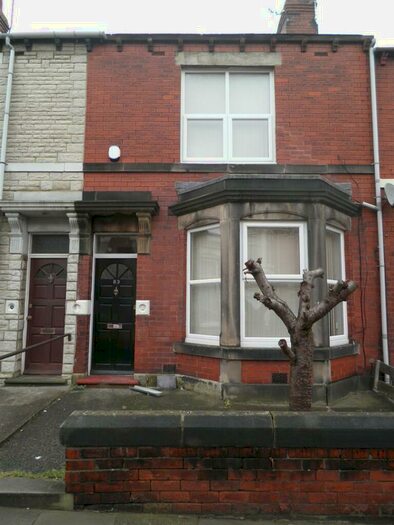 3 Bedroom Terraced House To Rent In Biddlestone Road, NE6