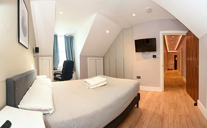 2 Bedroom Flat To Rent In Tamarind Court, Sanders Lane, NW7