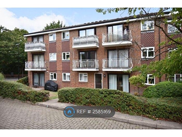 2 Bedroom Flat To Rent In Fleetwood Close, Croydon, CR0