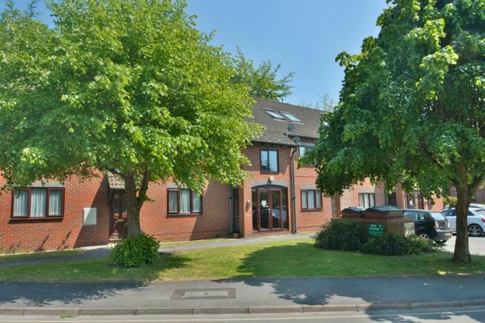 2 Bedroom Flat To Rent In Bishops Court, Heather Drive, Andover, SP10