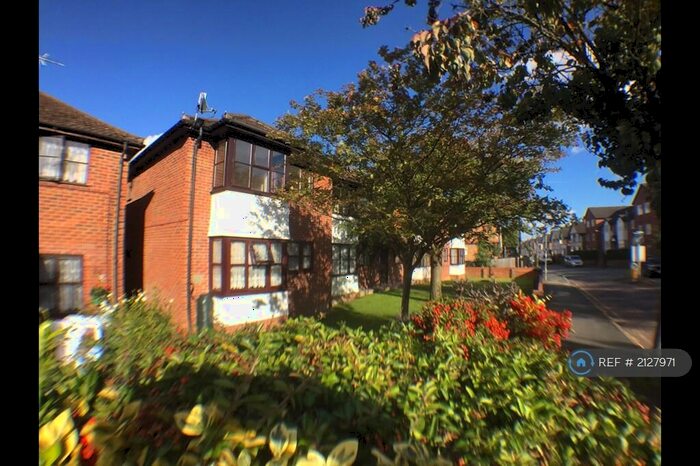 1 Bedroom Flat To Rent In Fryers Court, High Wycombe, HP12