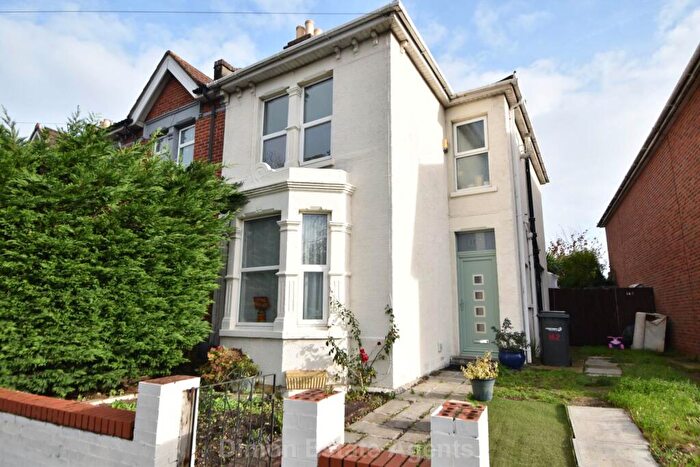 3 Bedroom End Of Terrace House For Sale In Brockhurst Road, Gosport, PO12