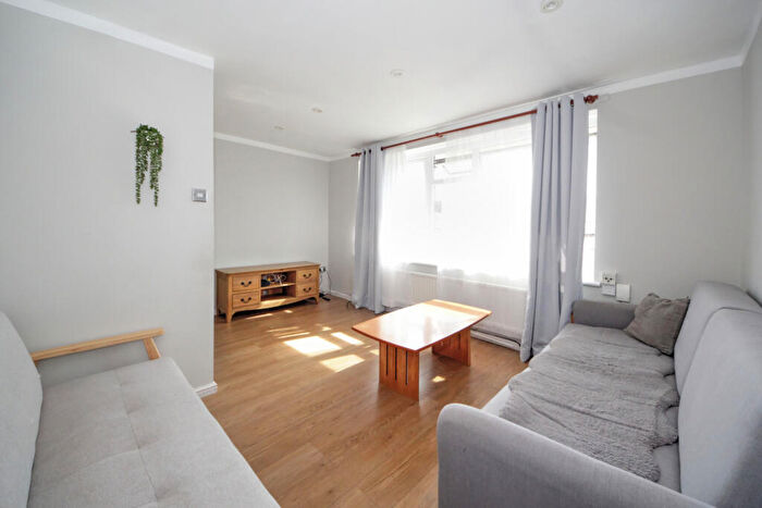 2 Bedroom Flat To Rent In Ivy Road, London, N14