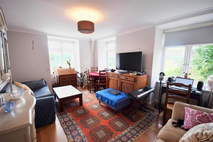 3 Bedroom Flat To Rent In Thames Eyot, Cross Deep, Twickenham, TW1