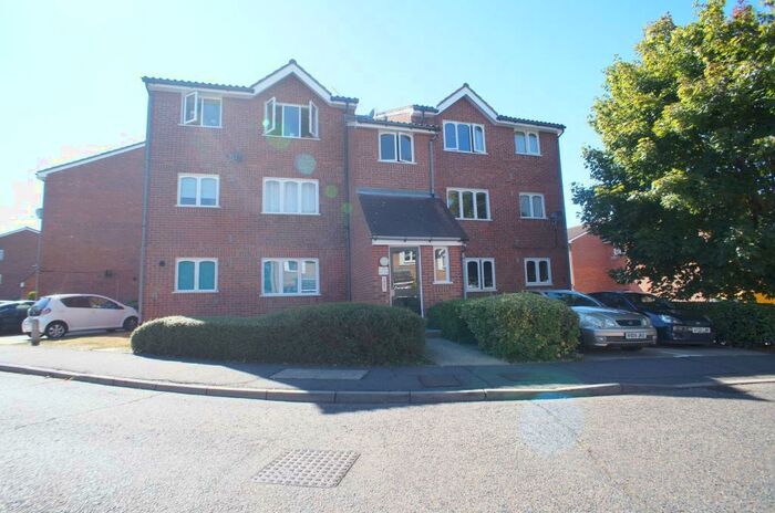 1 Bedroom Flat To Rent In Howard Close, Waltham Abbey, EN9