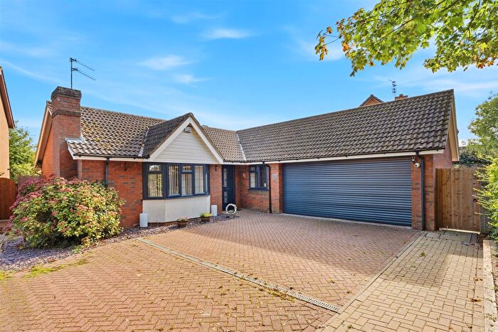 3 Bedroom Detached Bungalow For Sale In - Weaver Close, Kettering, NN16