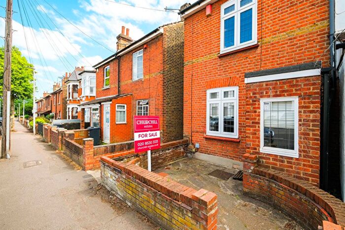 2 Bedroom Detached House For Sale In Maybank Road, Southwoodford, E18