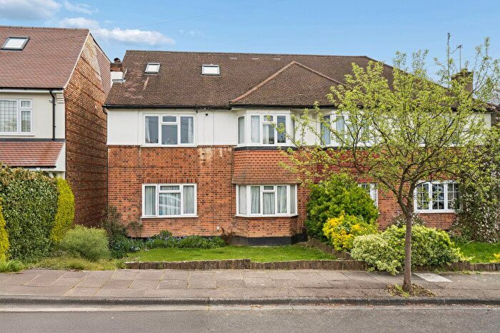 2 Bedroom Maisonette For Sale In Meadow Road, Pinner, HA5