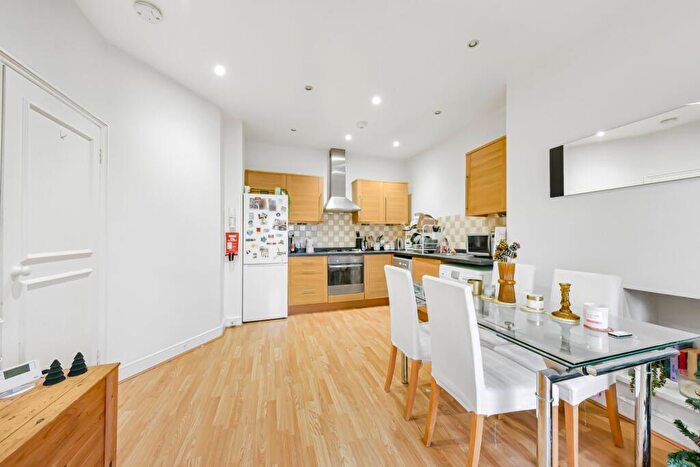 2 Bedroom Flat To Rent In Hilltop Road, Brondesbury, NW6