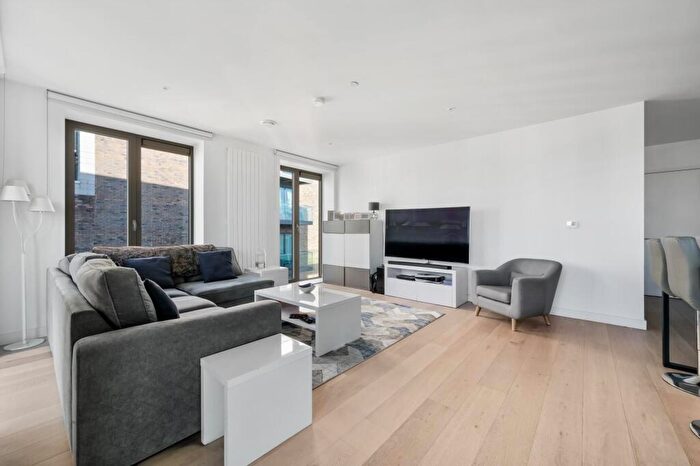 3 Bedroom Apartment For Sale In Kelson House, Schooner Road, E16