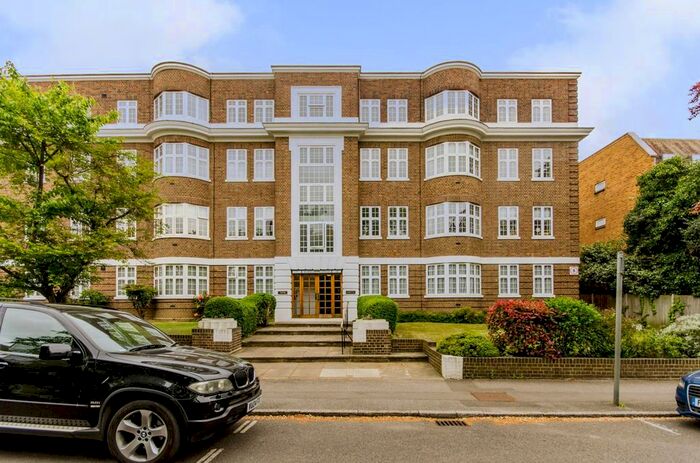 3 Bedroom Flat To Rent In The Downs, West Wimbledon, London, SW20