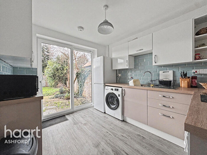 2 Bedroom Flat To Rent In Sussex Walk, Canterbury, CT1