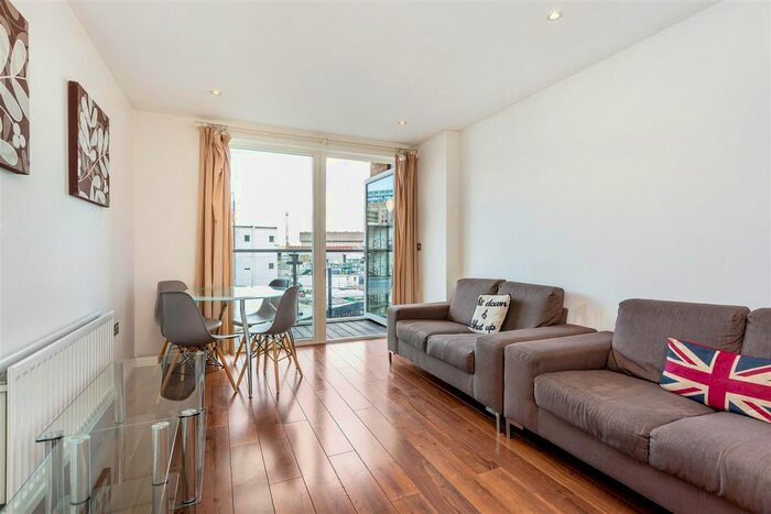 2 Bedroom Flat To Rent In Viridian Apartments, Battersea Park Road, London, SW8